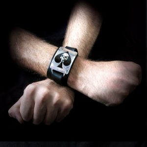 styles dernier cri ALCHEMY GOTHIC Bracelet ‘Ace Of Dead’ En Cuir Noir 12