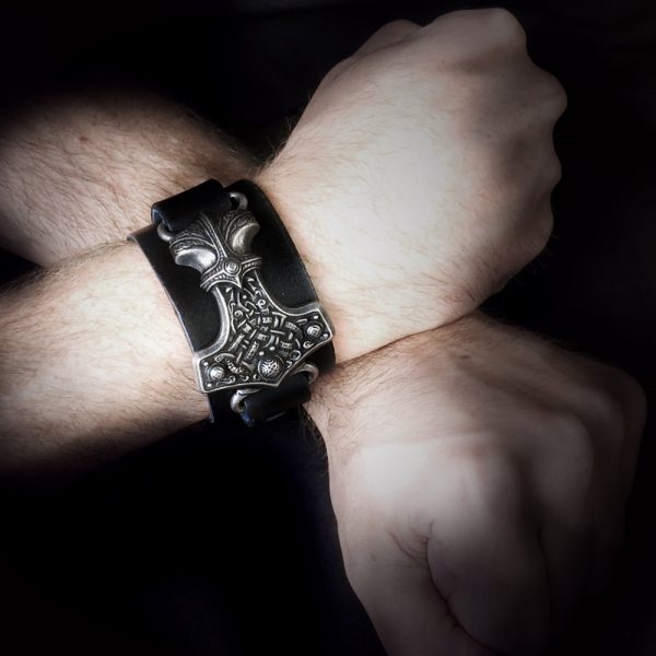 solde en ligne ALCHEMY GOTHIC Bracelet ‘Thunderhammer’ En Cuir Noir 6